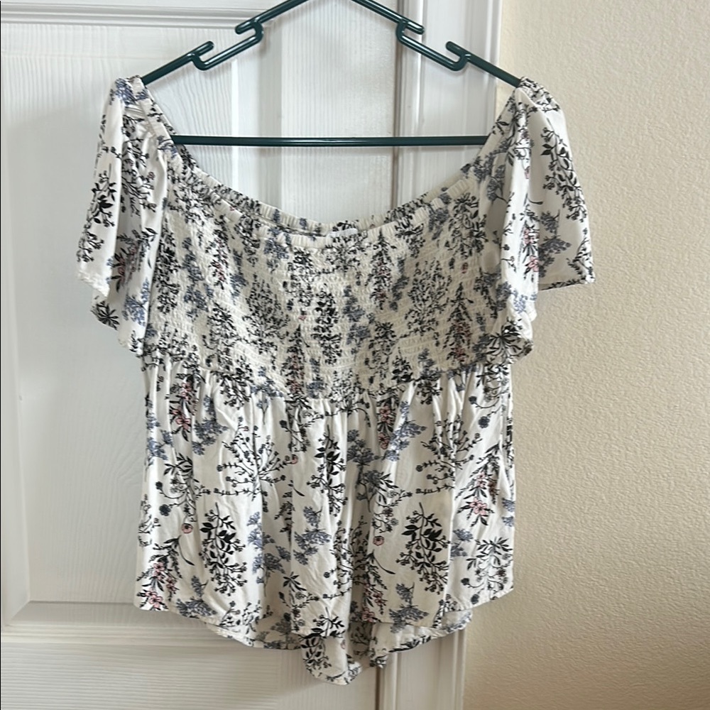 Abound Medium Top